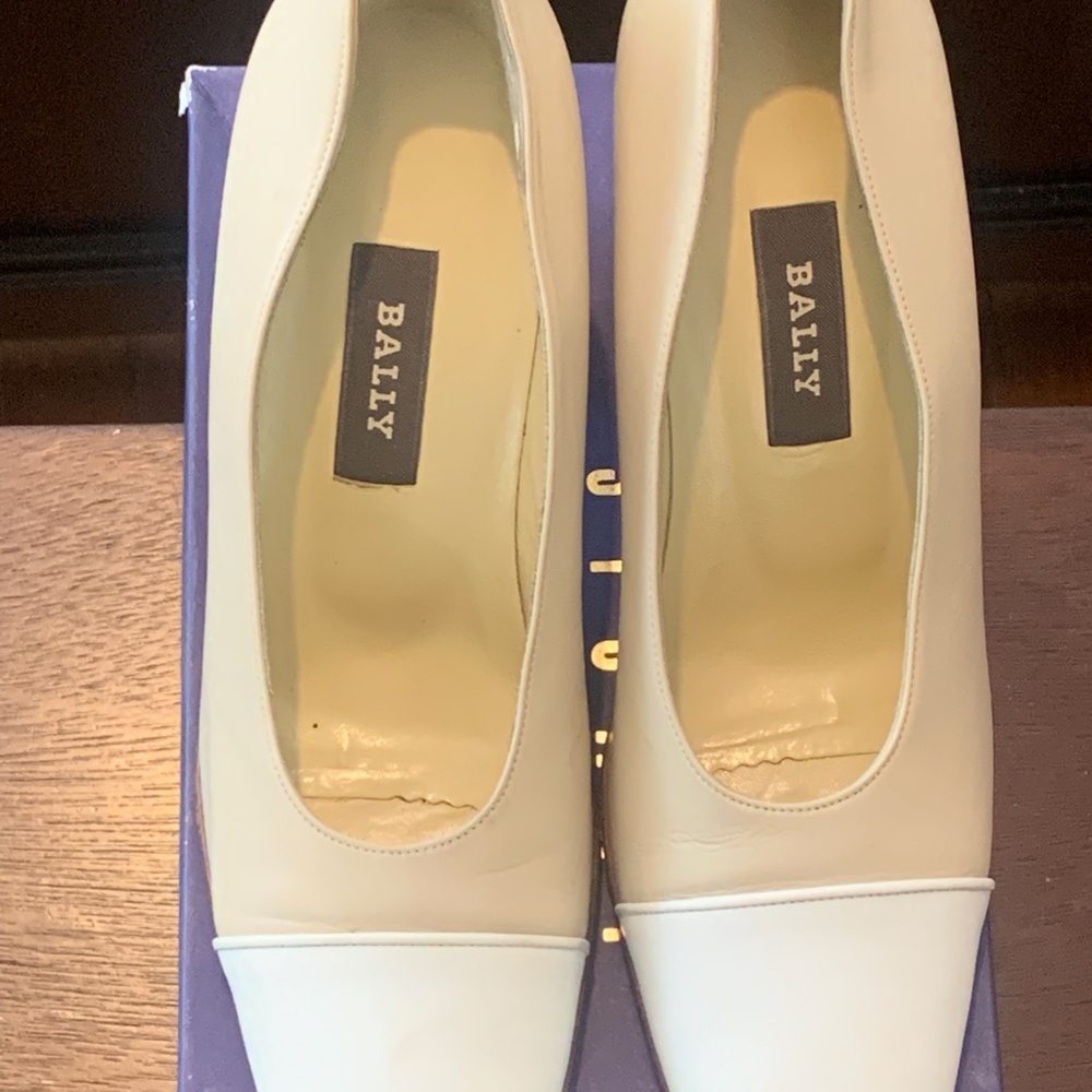 SHOES - Picture 6 of 10
